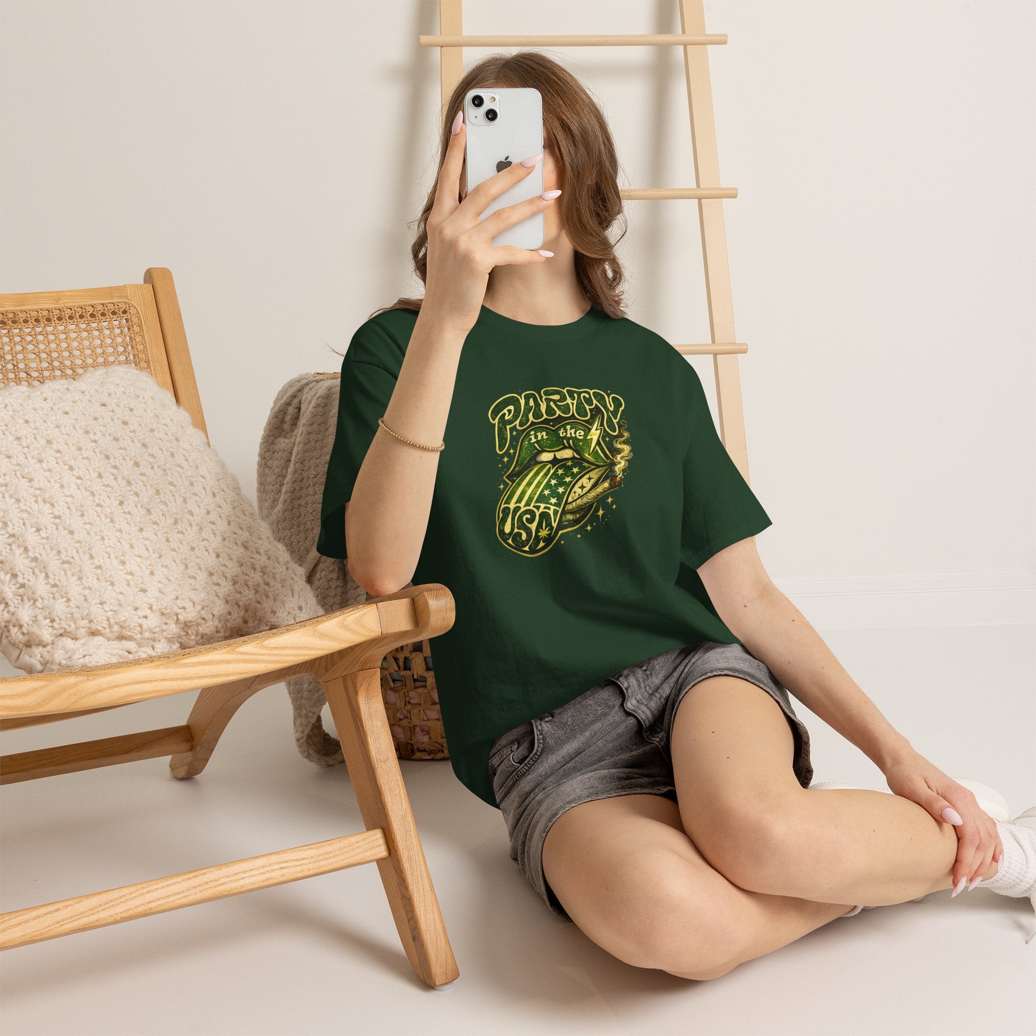 Party in the USA Graphic T-Shirt – Retro Rolling Tongue Design