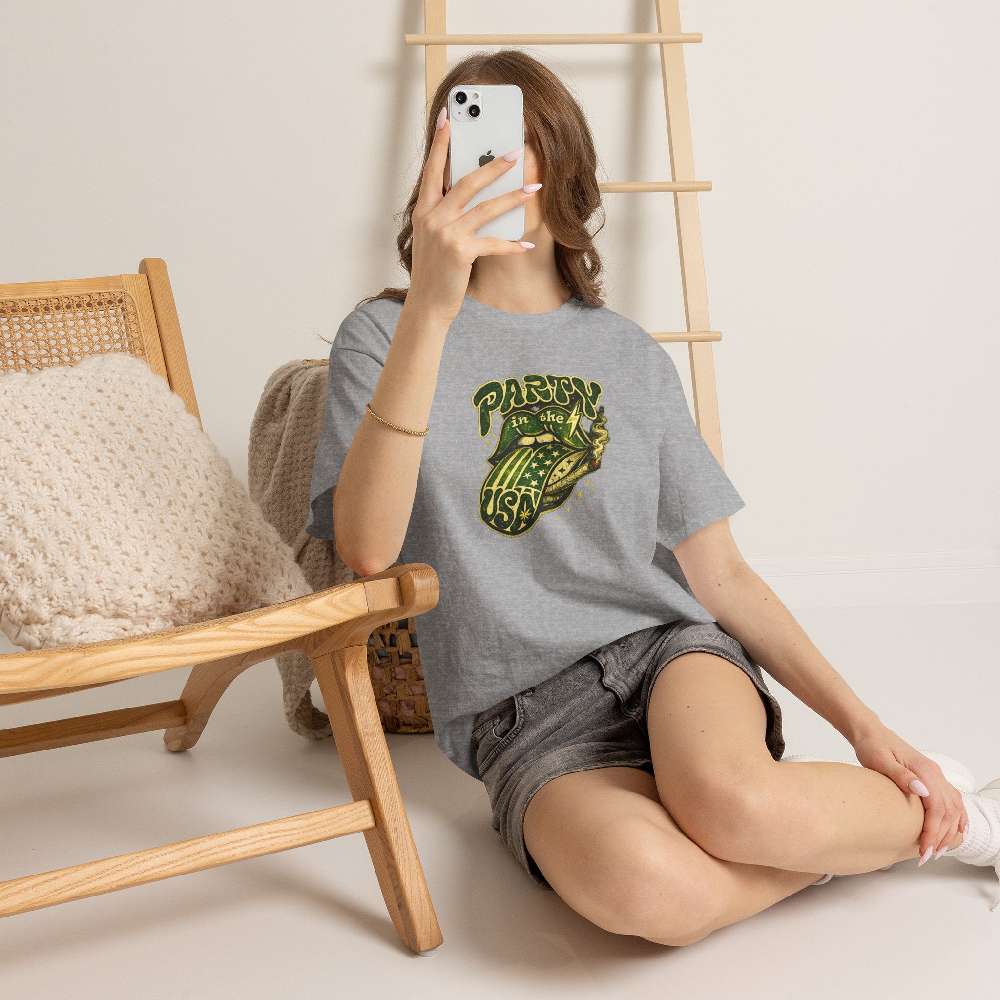 Party in the USA Graphic T-Shirt – Retro Rolling Tongue Design
