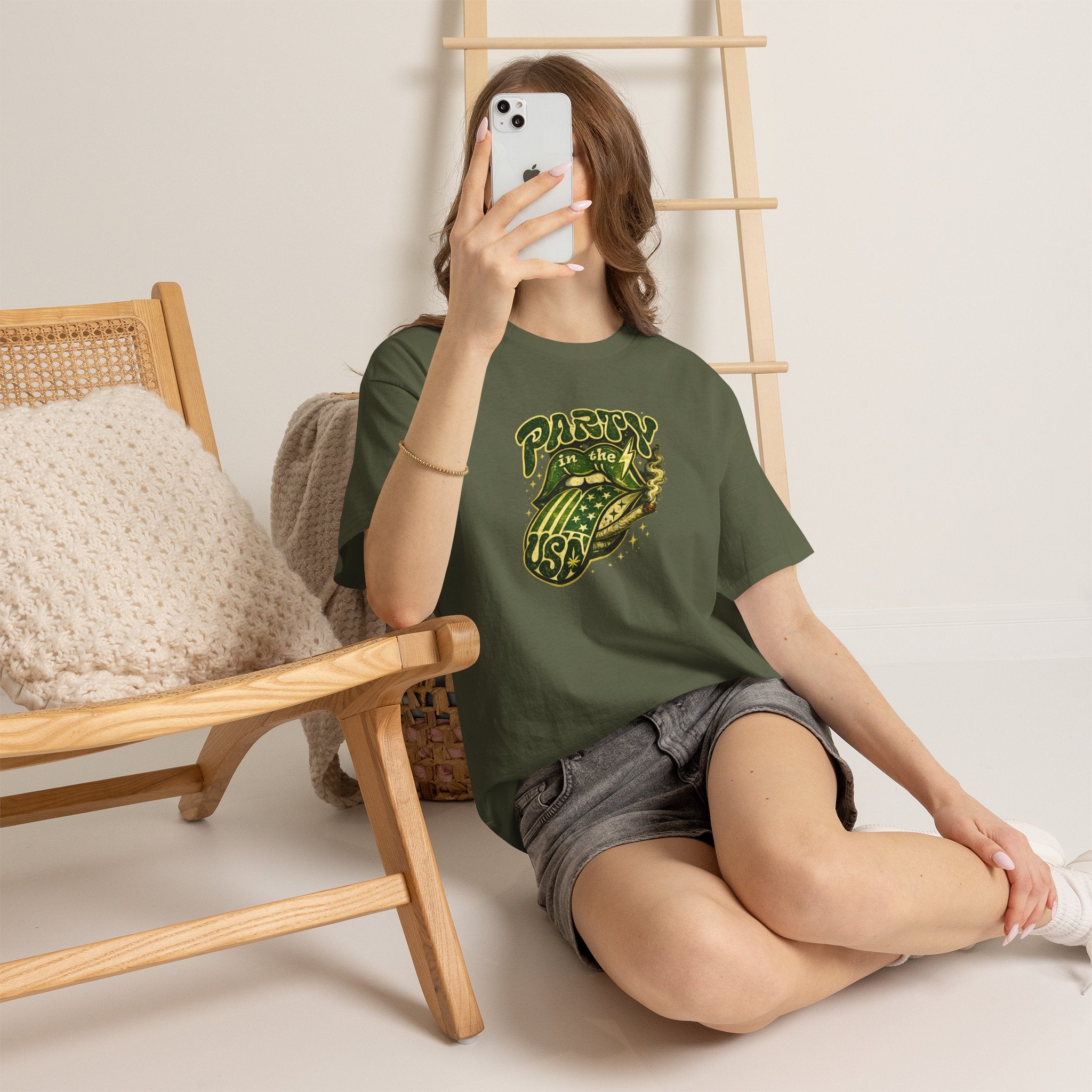 Party in the USA Graphic T-Shirt – Retro Rolling Tongue Design