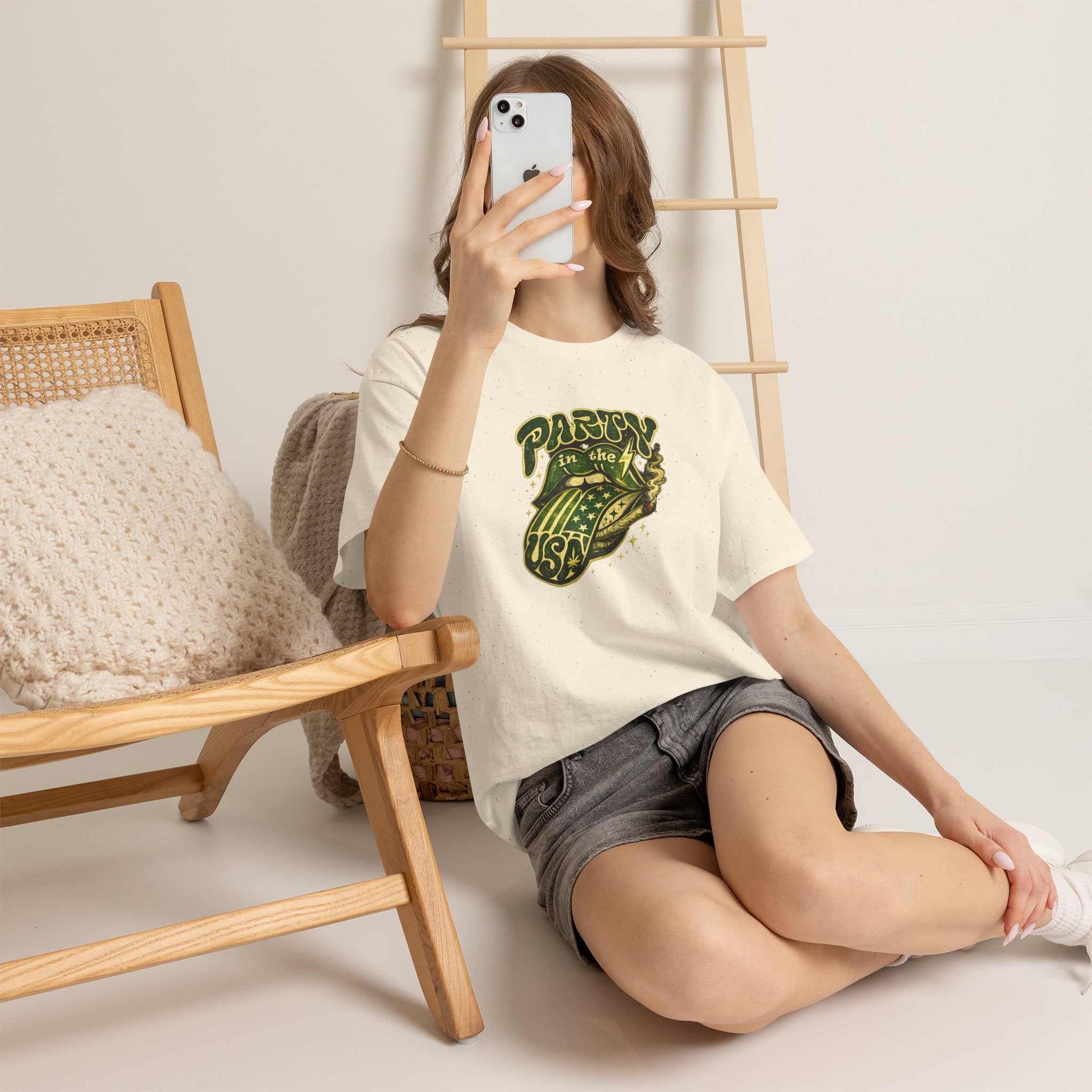 Party in the USA Graphic T-Shirt – Retro Rolling Tongue Design