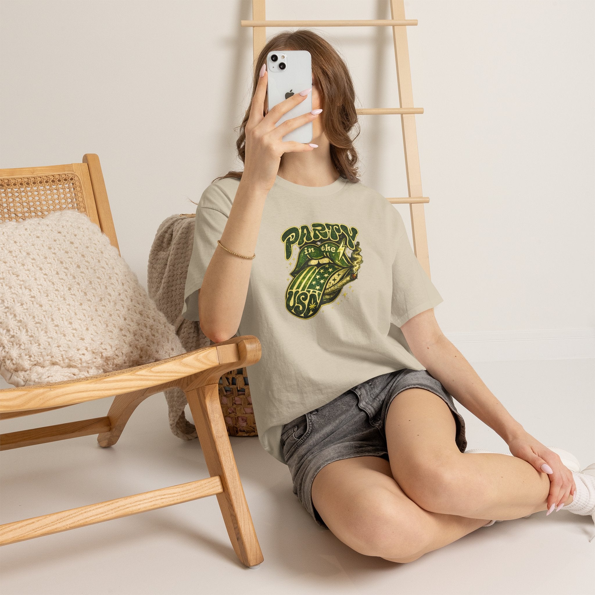 Party in the USA Graphic T-Shirt – Retro Rolling Tongue Design