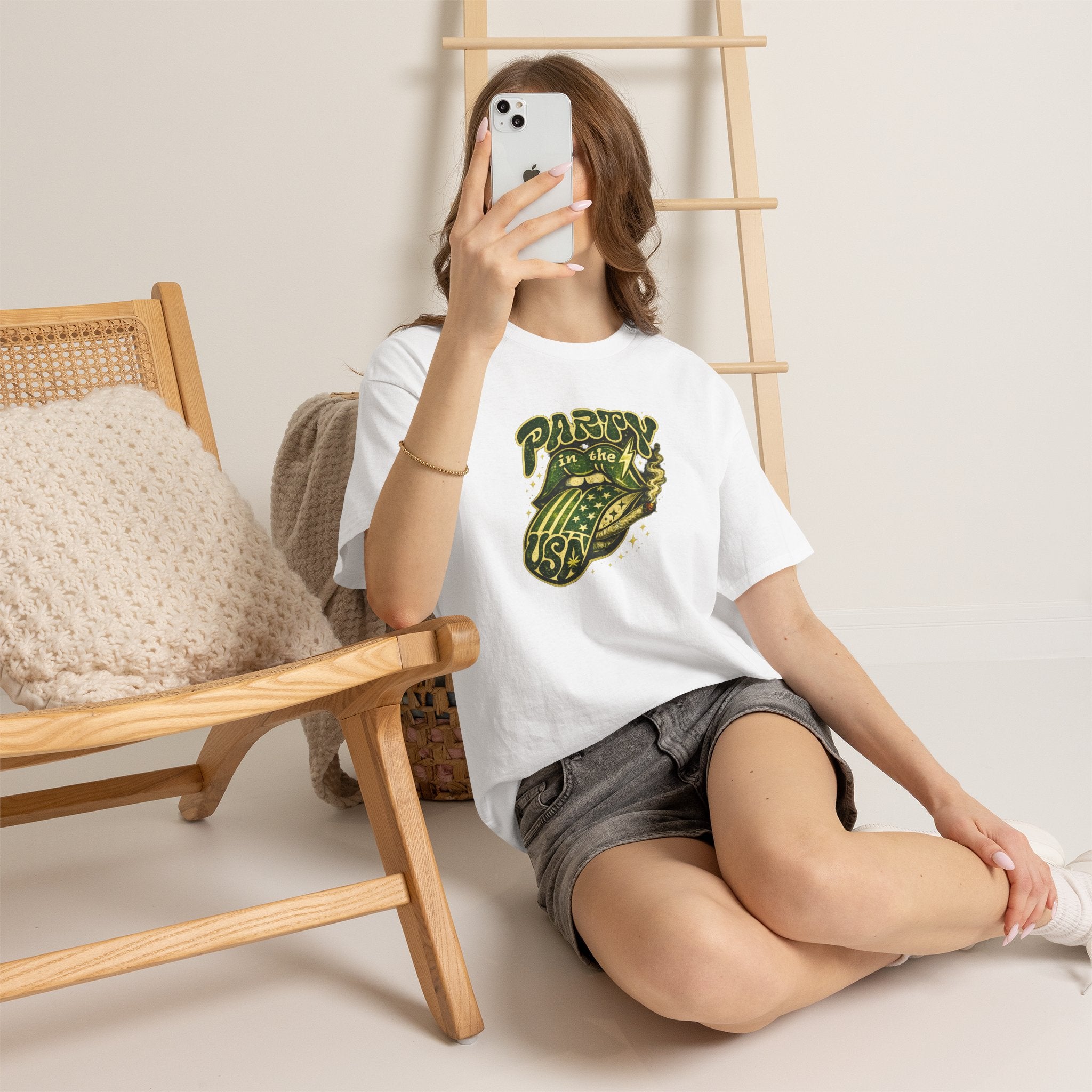 Party in the USA Graphic T-Shirt – Retro Rolling Tongue Design
