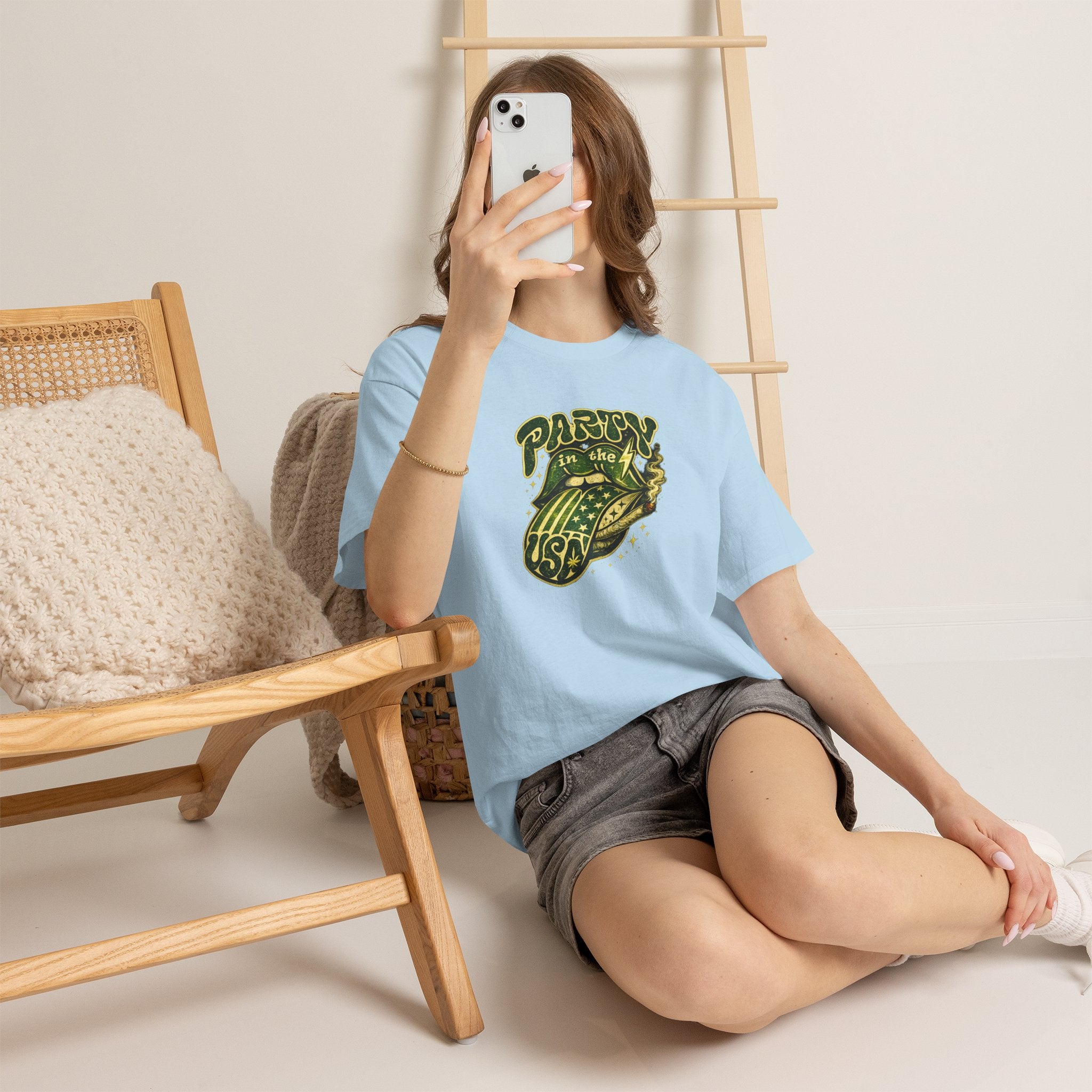 Party in the USA Graphic T-Shirt – Retro Rolling Tongue Design