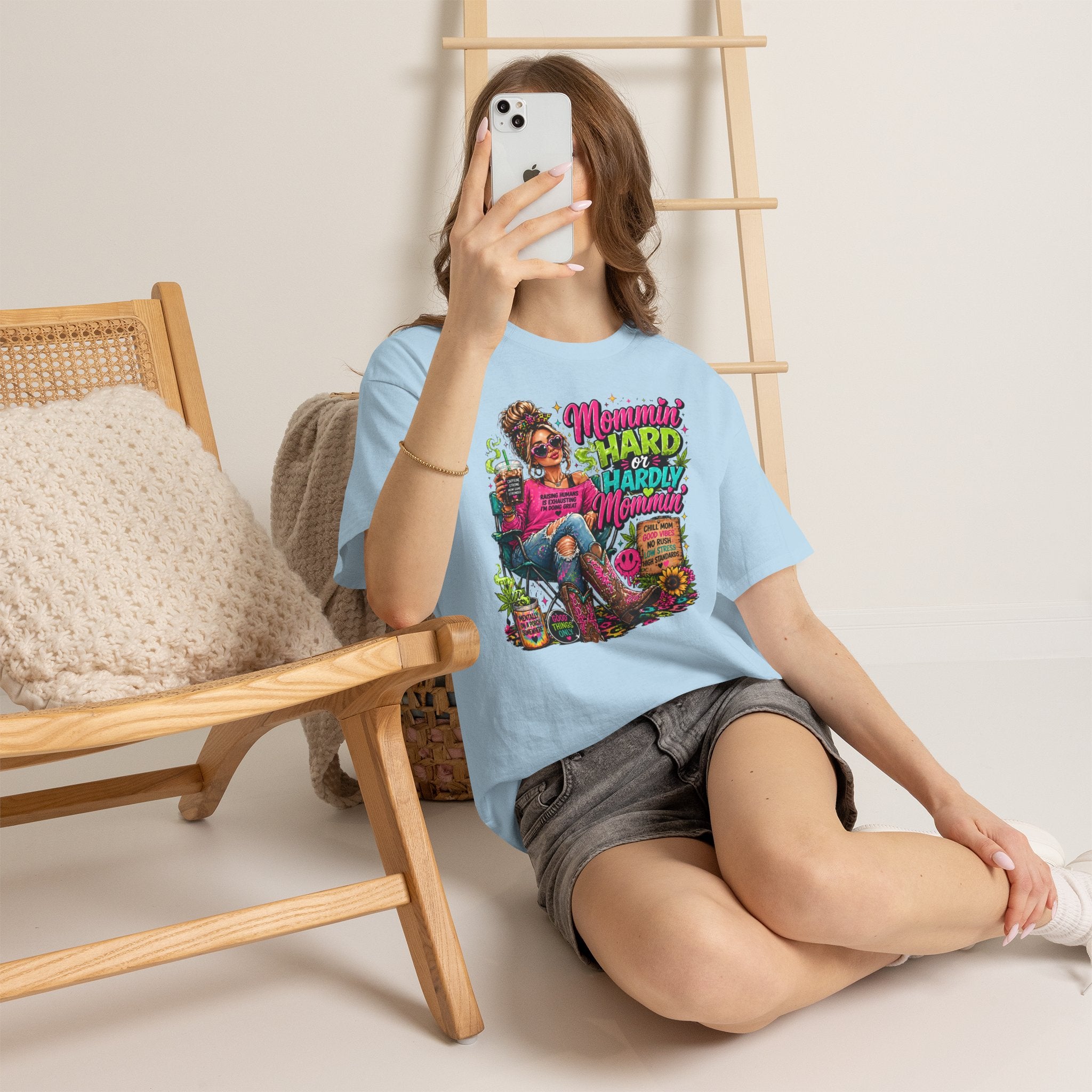 Mommin' Hard & Hardly Mommin' T-Shirt – Funny Mom Vacation Tee